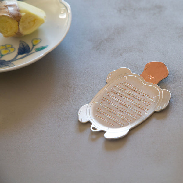 http://jinenstore.com/cdn/shop/products/ooya-turtle-grater_grande.jpg?v=1537550836