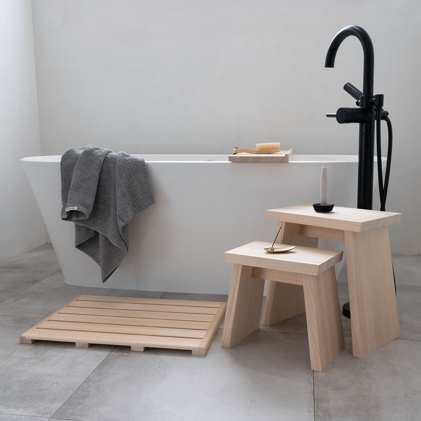 Jinen - Hinoki Bath Stool - Torii – JINEN
