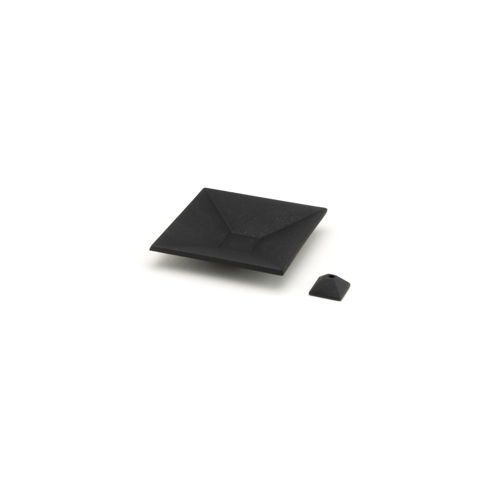 Nippon_kodo_cast_iron_square_m
